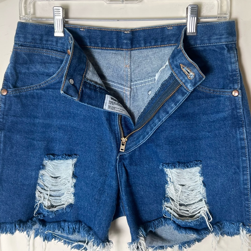 Vintage wrangler jeans cut and distressed into shorts 30w - Picture 5 of 9